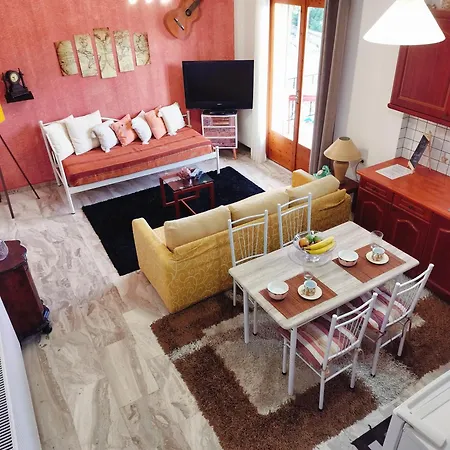 Dimitris & Despoinas Daire